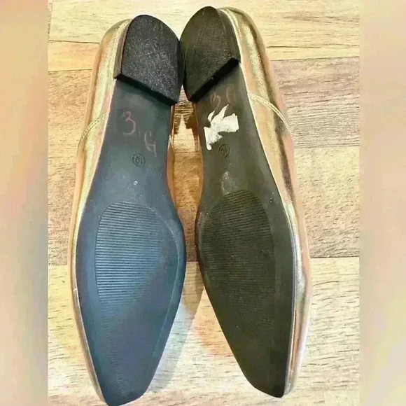 Size 10 Cato Women’s Gold Metallic Loafers - Picture 5 of 5